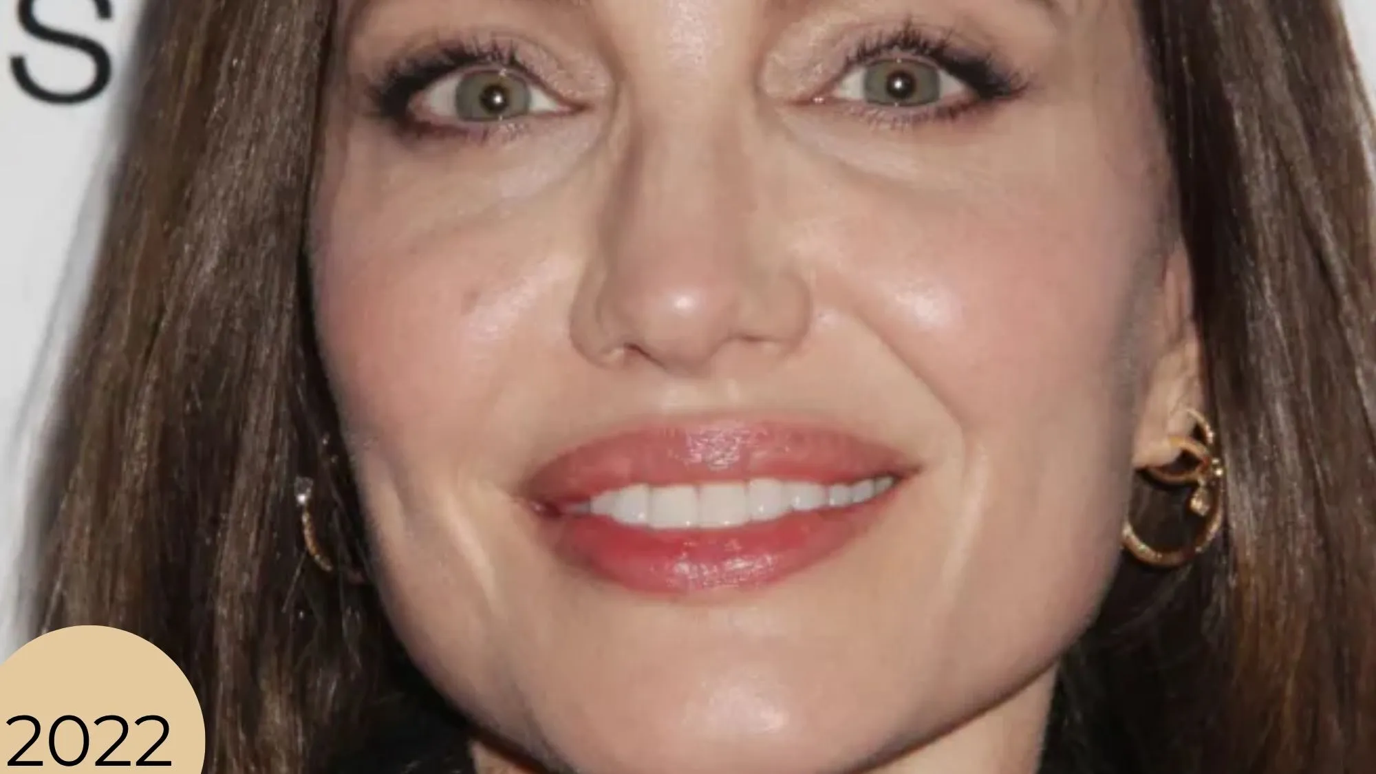 Angelina Jolie teeth 2022